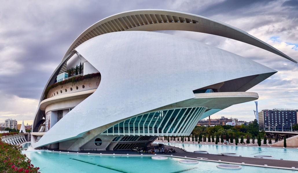 Top de los edificios más curiosos de España Valencia-palau-de-les-arts