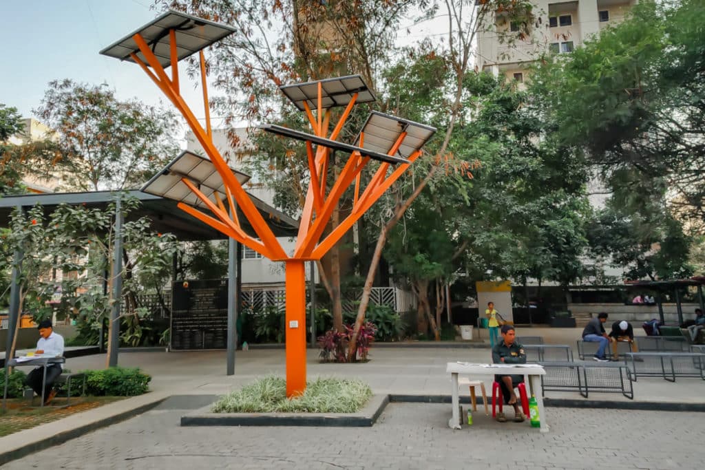 Los nuevos árboles de Valencia: solares y se podrá cargar el móvil