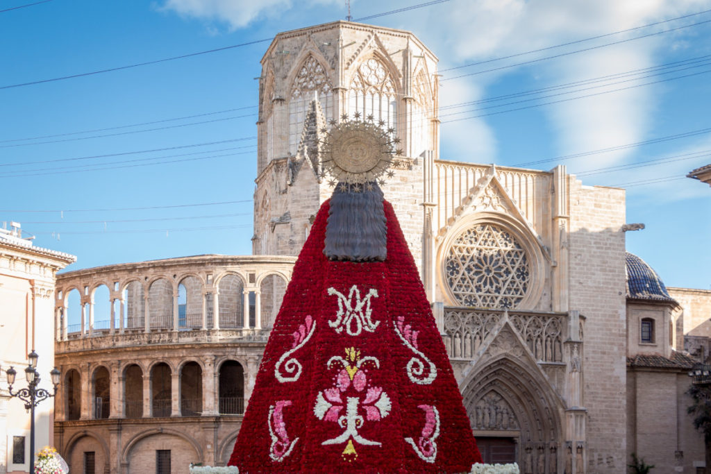 ¿Hasta cuándo se puede ver el manto de la virgen en Valencia?