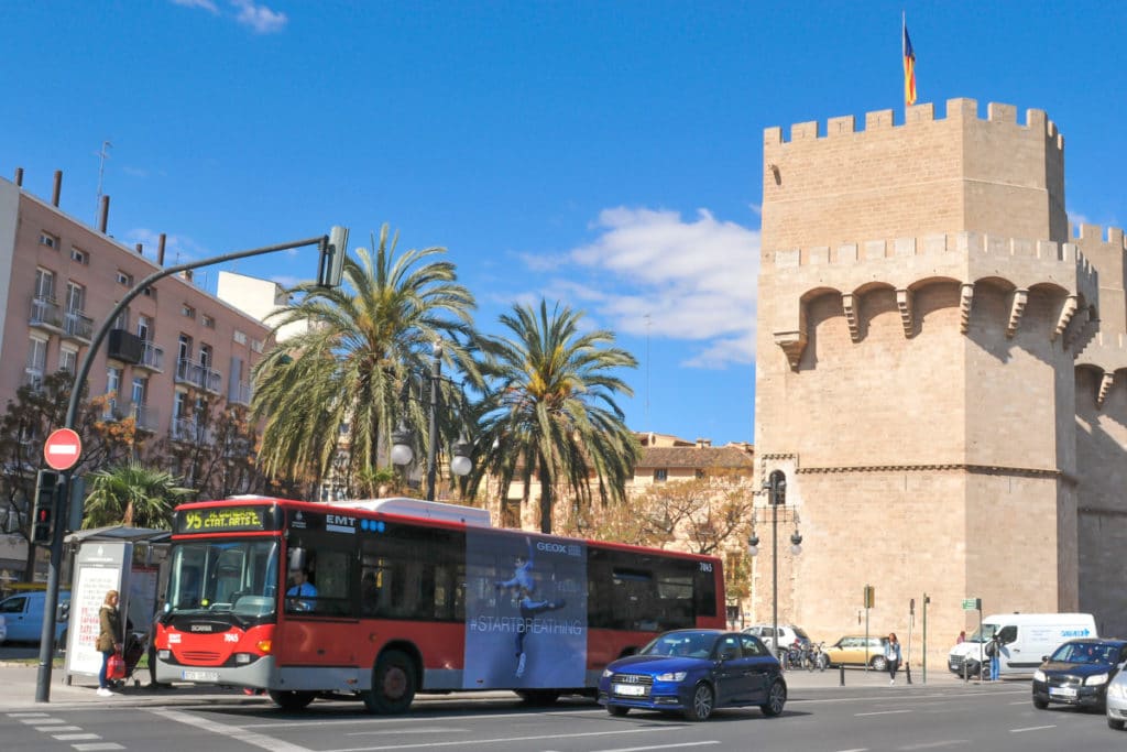 Servicio de autobuses 24 horas en Valencia durante las Fallas