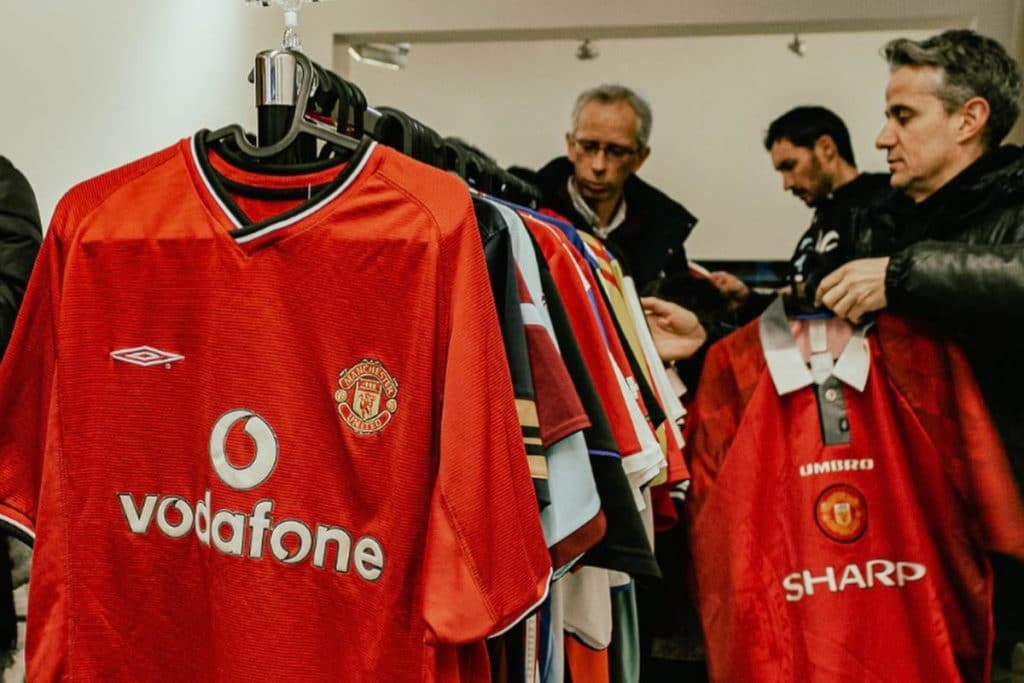Vuelve a Valencia la mayor tienda de camisetas de fútbol vintage