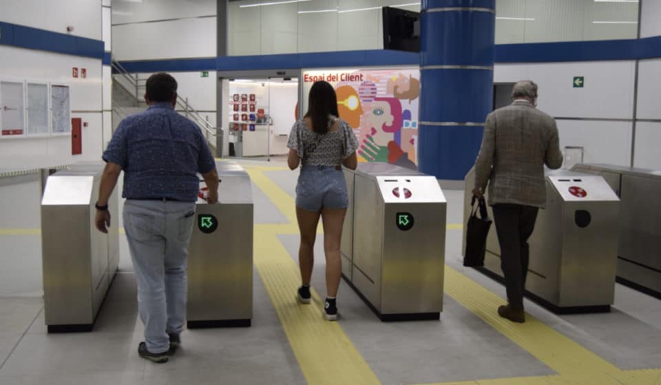 El metro de Valencia permitirá validar con tarjeta de crédito y teléfono móvil
