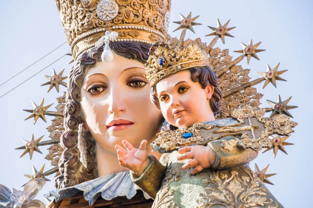 Mascletás, bailes y conciertos por el centenario de la Coronación de la Virgen en Valencia