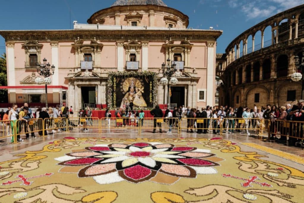 Un gran tapiz floral rendirá homenaje a la Virgen de los Desamparados en Valencia