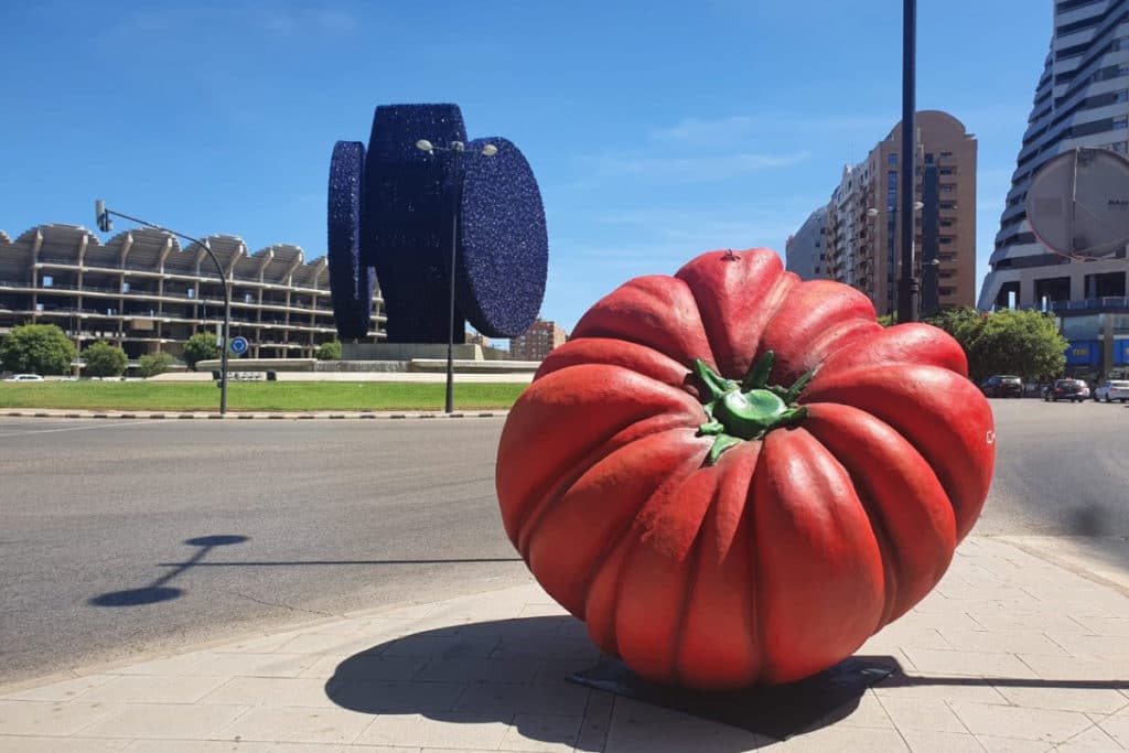 Las calles de Valencia se llenan (de nuevo) de hortalizas gigantes