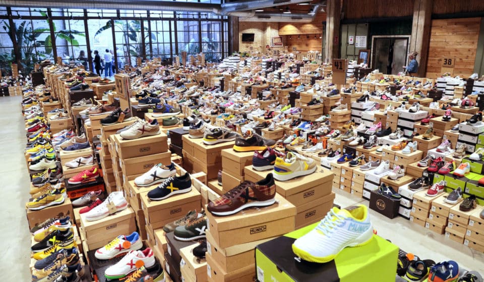 Venden 25.000 zapatillas Munich en Valencia con descuentos de hasta el 70%