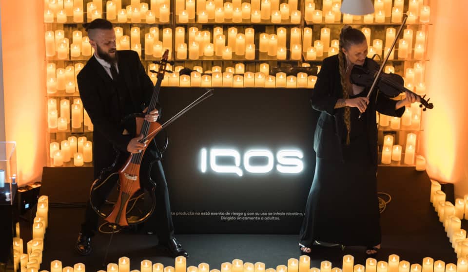 La IQOS Boutique de la calle Colón se ilumina con miles de velas LED en un Candlelight diferente